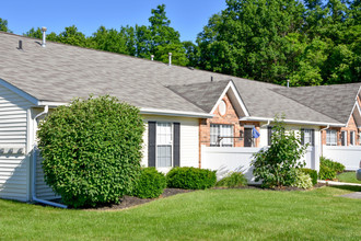 Elmwood Villas Apartments in Marysville, OH - Building Photo - Building Photo