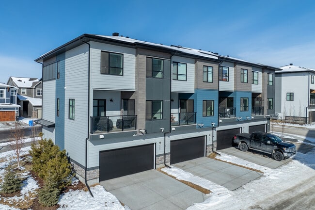 50 Cranbrook Gdns SE in Calgary, AB - Building Photo - Building Photo