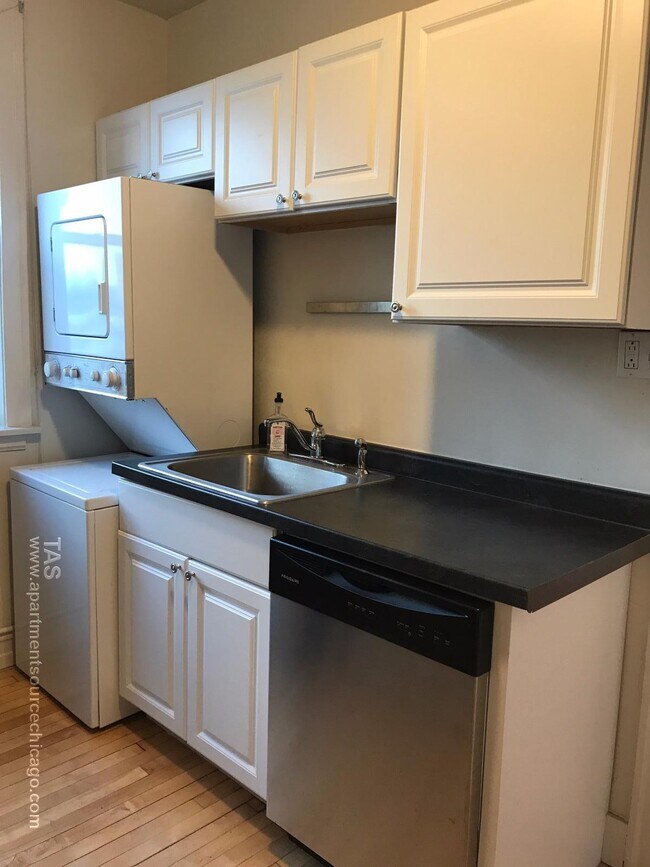 4218 N Clark St in Chicago, IL - Building Photo - Building Photo