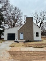 1524 W Meadowmere St in Springfield, MO - Building Photo