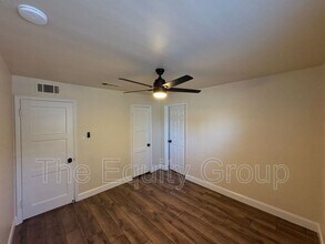 1085 E Academy Ave in Tulare, CA - Building Photo - Building Photo