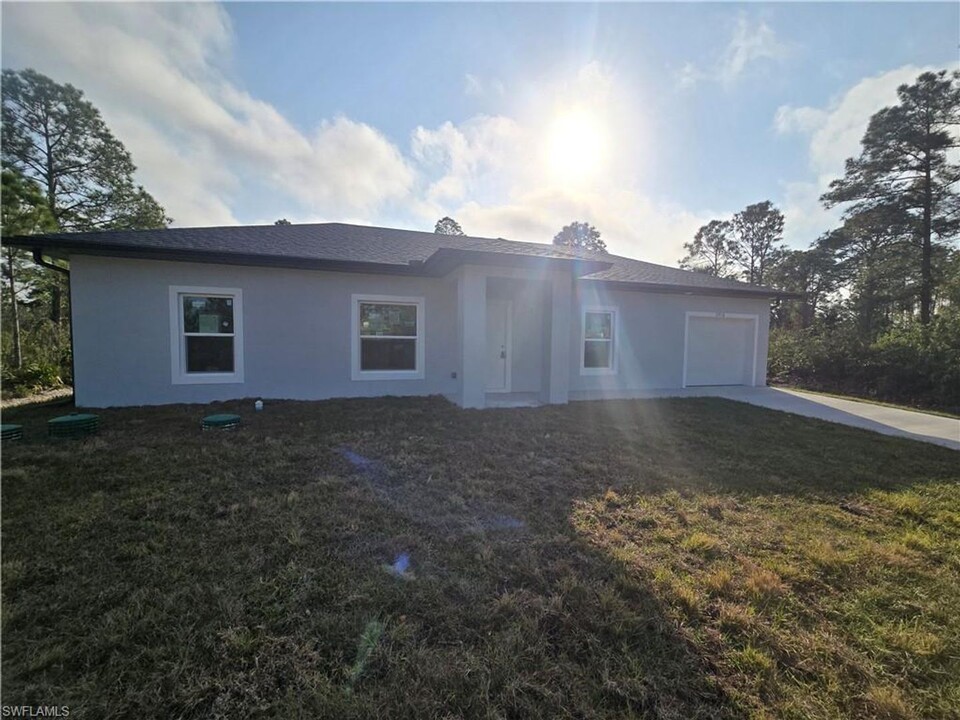 2814 22nd St SW in Lehigh Acres, FL - Building Photo