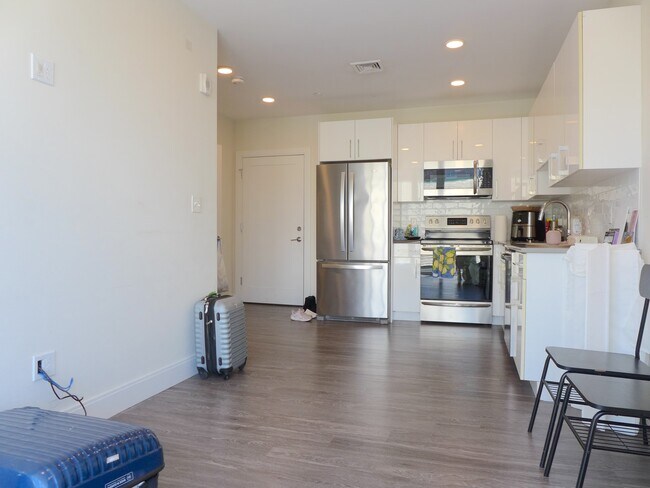 22 Saint Cyprians Pl, Unit 3 in Boston, MA - Building Photo - Building Photo