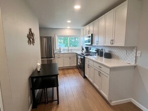 90 Ridge Rd in Lansing, NY - Foto de edificio - Building Photo