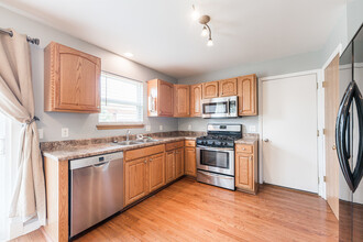 841 Pond Brook Ave in Malta, IL - Building Photo - Building Photo