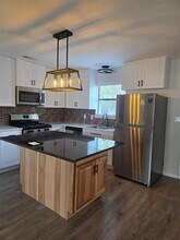 806 W 8th St in Georgetown, TX - Building Photo - Building Photo