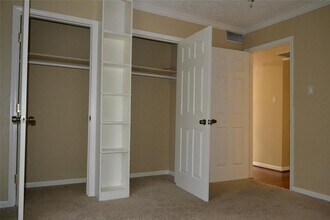 1901 S Voss Rd in Houston, TX - Building Photo - Building Photo