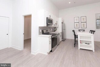 211 St Paul St in Baltimore, MD - Building Photo - Building Photo