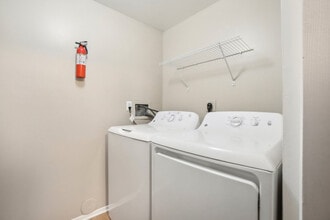 Arbor Knoll Apartments in Ypsilanti, MI - Building Photo - Building Photo