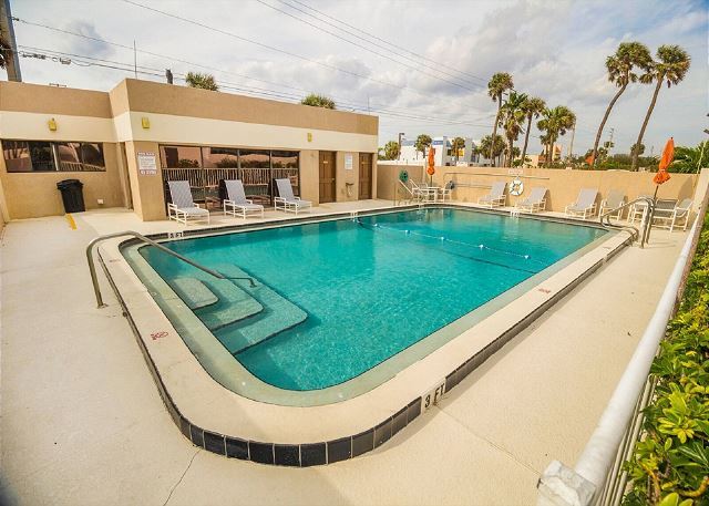 15 N Atlantic Ave in Cocoa Beach, FL - Building Photo - Building Photo