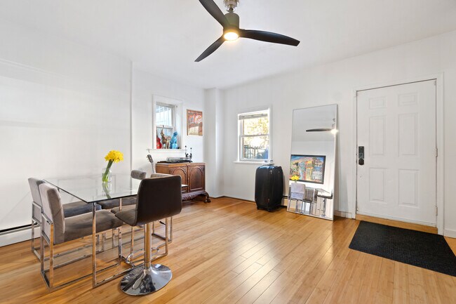 79 Sussex St, Unit 1 in Jersey City, NJ - Foto de edificio - Building Photo
