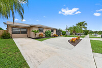 6556 Country Wood Way in Delray Beach, FL - Foto de edificio - Building Photo