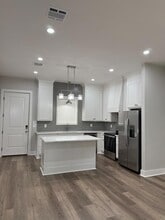 4151 W Prien Lake Rd in Lake Charles, LA - Building Photo - Building Photo