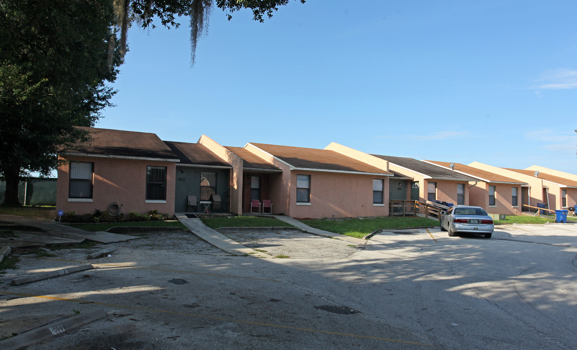 390 Carol Blvd in Auburndale, FL - Foto de edificio