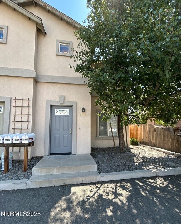 408 10th St in Sparks, NV - Building Photo