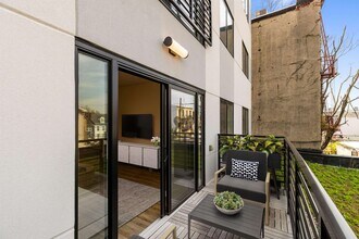 391 Palisade Ave in Jersey City, NJ - Building Photo - Building Photo