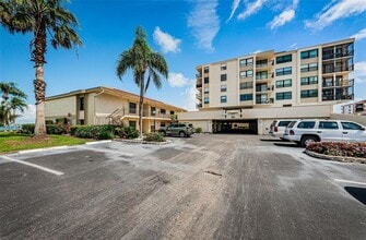 6177 Sun Blvd in St. Petersburg, FL - Foto de edificio - Building Photo