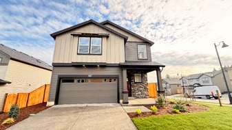 9218 SE Azalea St in Happy Valley, OR - Building Photo