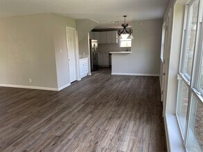 24118 Spring Mill Ln in Spring, TX - Foto de edificio - Building Photo