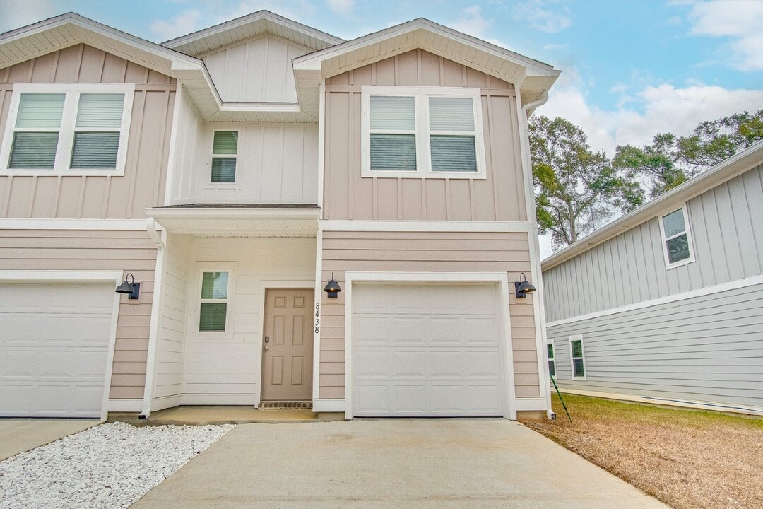 8438 Bluejack Dr in Pensacola, FL - Building Photo