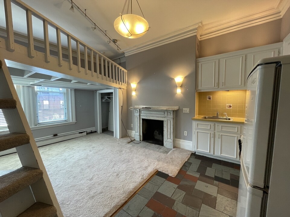 363 Beacon St, Unit 3B in Boston, MA - Building Photo