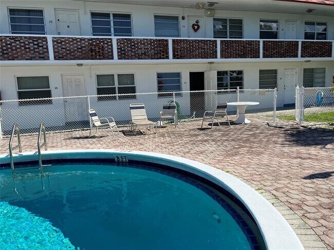 22 SE 3rd Terrace in Dania Beach, FL - Building Photo - Building Photo