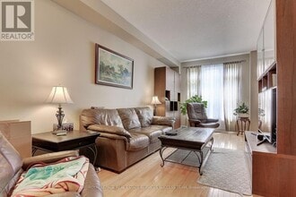 5507 Festival Dr in Mississauga, ON - Building Photo - Building Photo