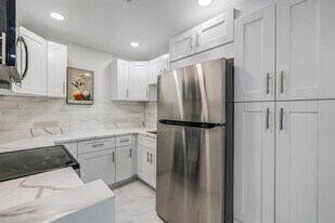 8911 NW 28th Dr, Unit 36 in Coral Springs, FL - Building Photo