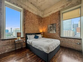 555 Evergreen St in Dallas, TX - Building Photo - Building Photo