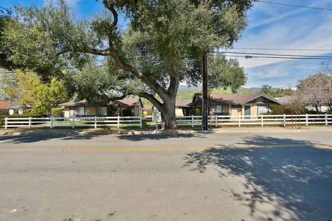 127 E Baseline Rd in San Dimas, CA - Building Photo - Building Photo