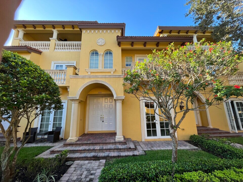 355 NE 69th Cir in Boca Raton, FL - Building Photo