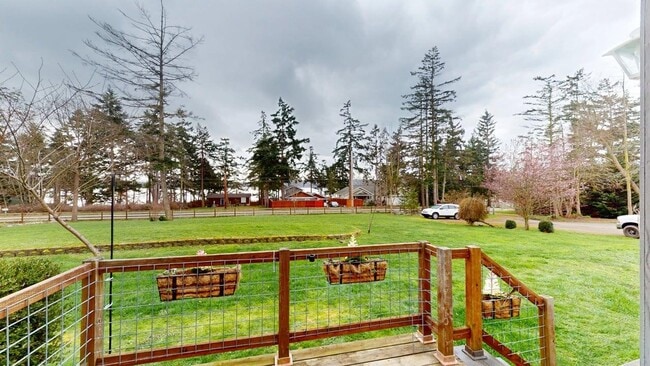 1616 Penn Cove Rd in Oak Harbor, WA - Building Photo - Building Photo