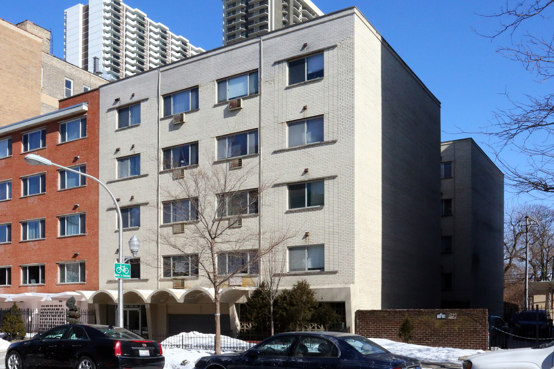 Thorndale Beach East in Chicago, IL - Building Photo