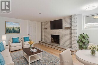 206 Queen St W in Mississauga, ON - Building Photo - Building Photo