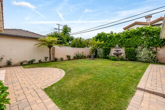 4937 Hesperia Ave in Encino, CA - Building Photo - Building Photo