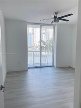 1111 SW 1st Ave, Unit 1014 in Miami, FL - Building Photo - Building Photo