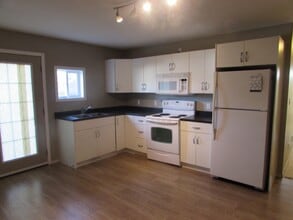 6654 Everest Dr in Nanaimo, BC - Building Photo - Building Photo