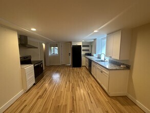 1126 18th Ave E in Seattle, WA - Building Photo - Building Photo