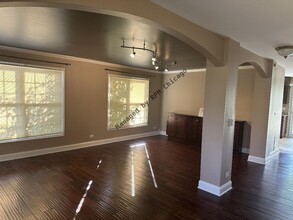 5490 Fox Path Ln in Hoffman Estates, IL - Building Photo - Building Photo