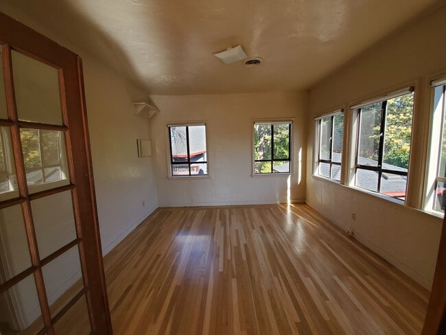 5271 Broadway Terrace in Oakland, CA - Building Photo - Building Photo
