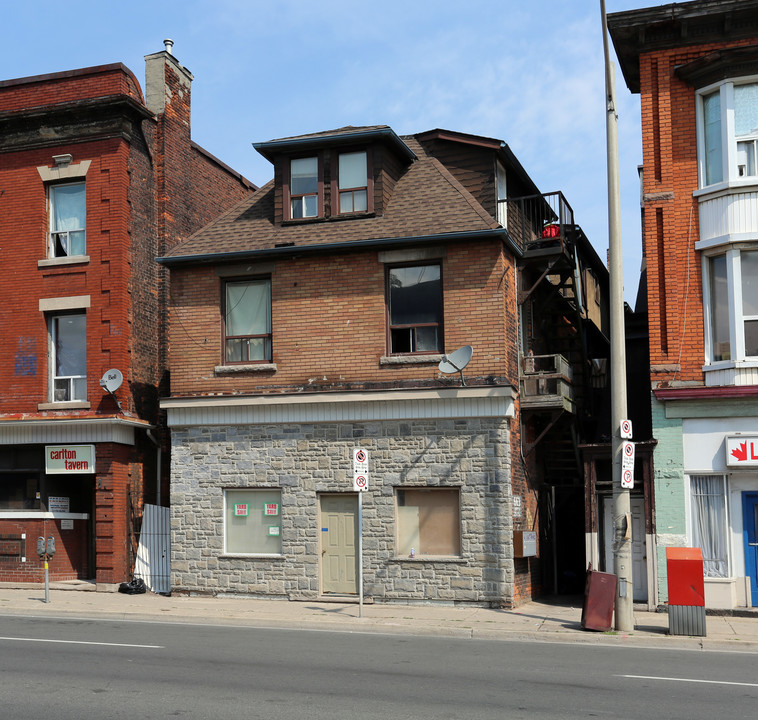 657 King St E in Hamilton, ON - Building Photo