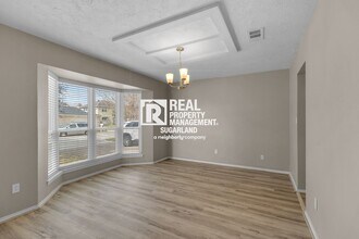 10515 Long River Dr in Sugar Land, TX - Building Photo - Building Photo