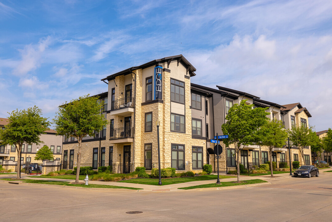 The Edge at Glade Parks in Euless, TX - Building Photo