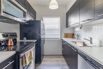 1051 Michigan Ave in Miami Beach, FL - Building Photo - Building Photo