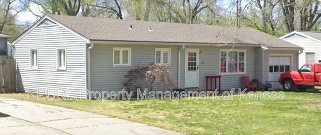 property at 5625 SW Avalon Ln