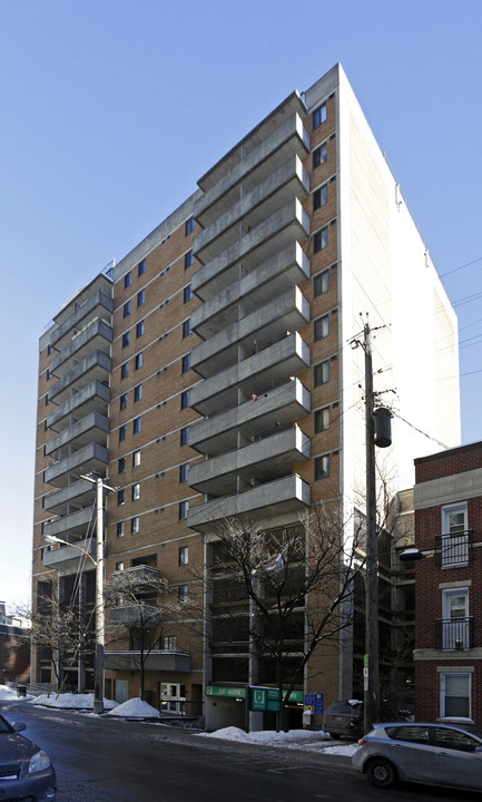 Gloucester Place in Ottawa, ON - Building Photo