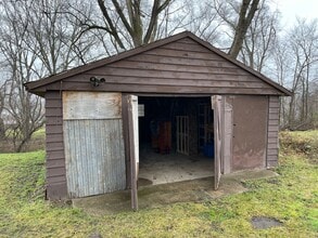 4890 Pinedell Ave NE in Comstock Park, MI - Foto de edificio - Building Photo