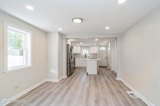 21 Mathiasen Pl in Matawan, NJ - Building Photo - Building Photo