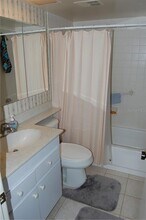 1531 Clower Creek Dr, Unit HA241 in Sarasota, FL - Building Photo - Building Photo