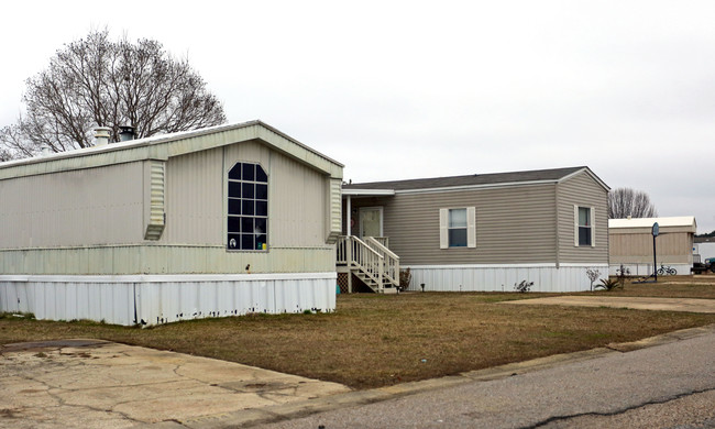 Lake Wood Estates in Montgomery, AL - Foto de edificio - Building Photo